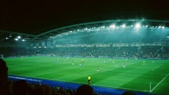 Fudbalska utakmica na stadionu noću - sponzorstva kladionica u balkanskom fudbalu